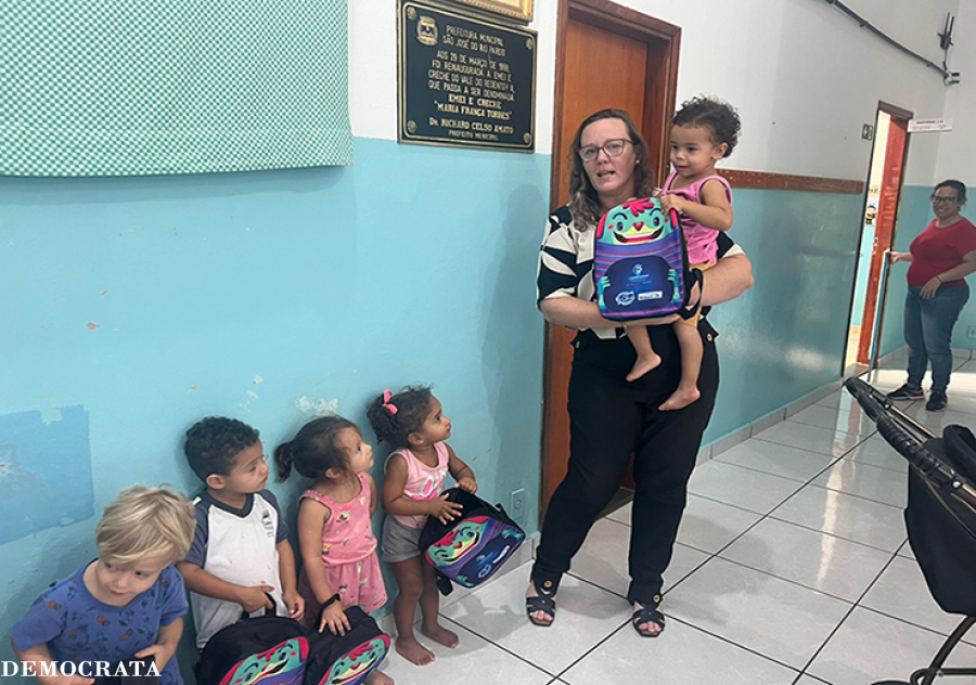 Prefeitura recebe doação de 250 mochilas escolares para creches