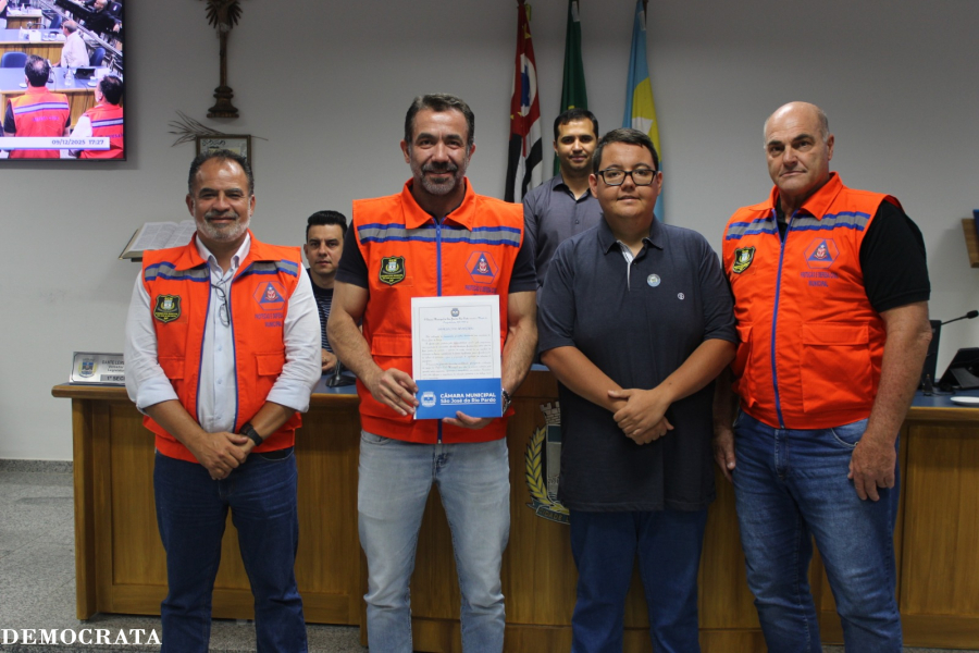 Defesa Civil é homenageada na Câmara Municipal por exercício de evacuação