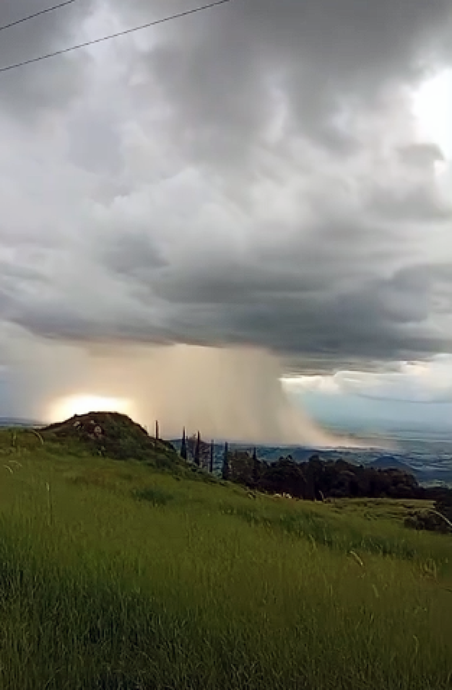 Pancada de chuva isolada provoca alagamento pontual em São João da Boa Vista e chama atenção nas redes sociais