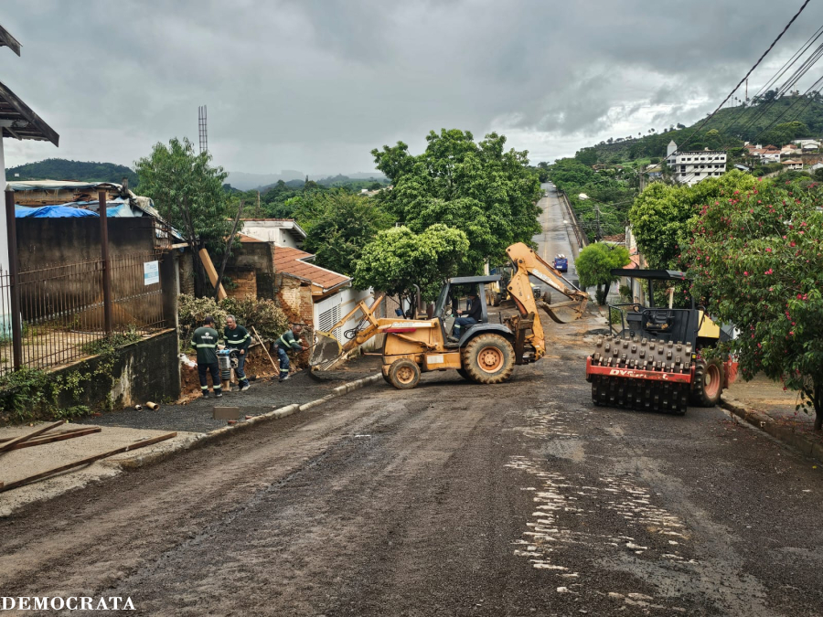 Obras de drenagem da Rua Cândido Faria entram na fase final