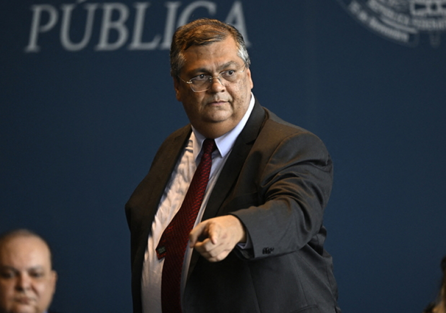 Dino suspende repasses de emendas a 13 ONGs por falta de transparência