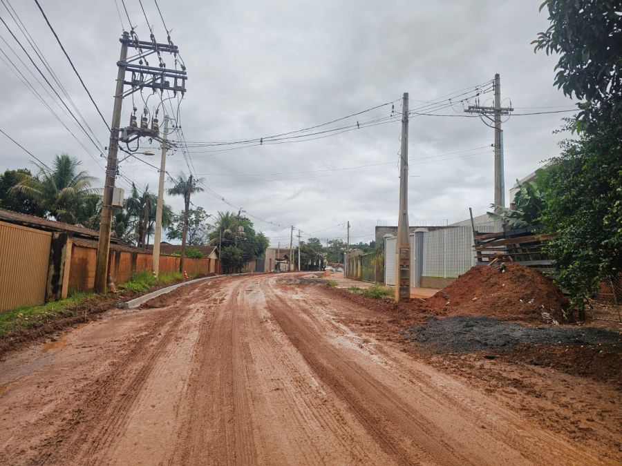 Prefeitura inicia obras de drenagem e prepara pavimentação da estrada do bairro Paula Lima