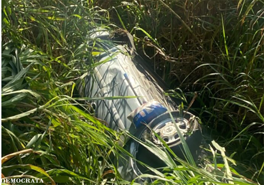 Capotamento na SP-350 deixa mulher ferida entre São José do Rio Pardo e Tapiratiba