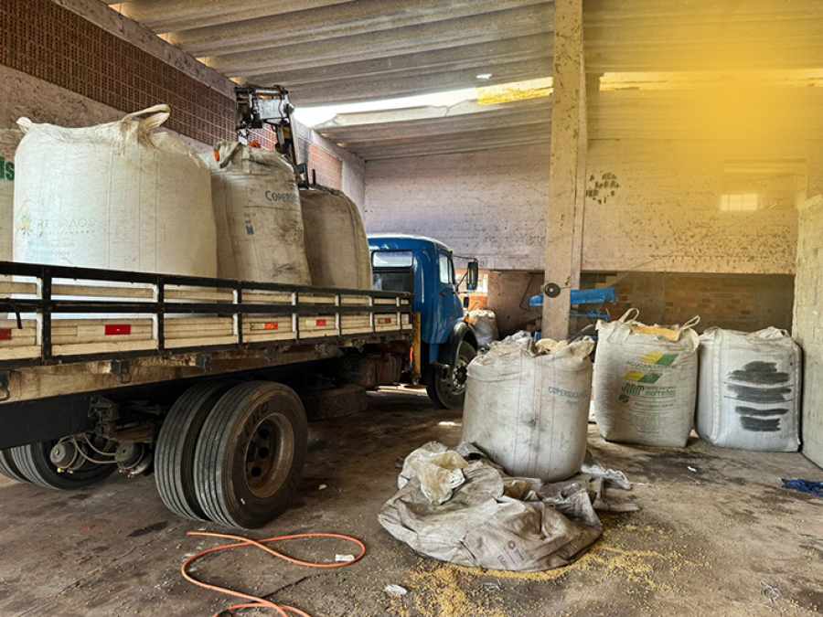 Polícia Civil apreende toneladas de açúcar e soja furtadas e prende homem em flagrante em Casa Branca