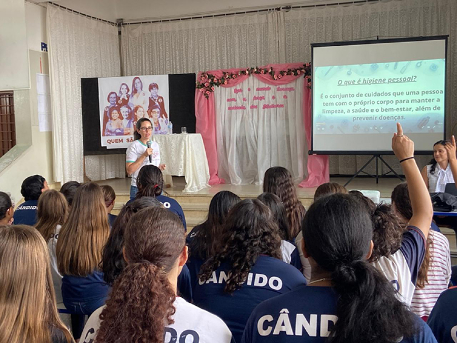 Palestra sobre higiene pessoal orienta alunas durante programação do Mês das Mulheres em São José do Rio Pardo