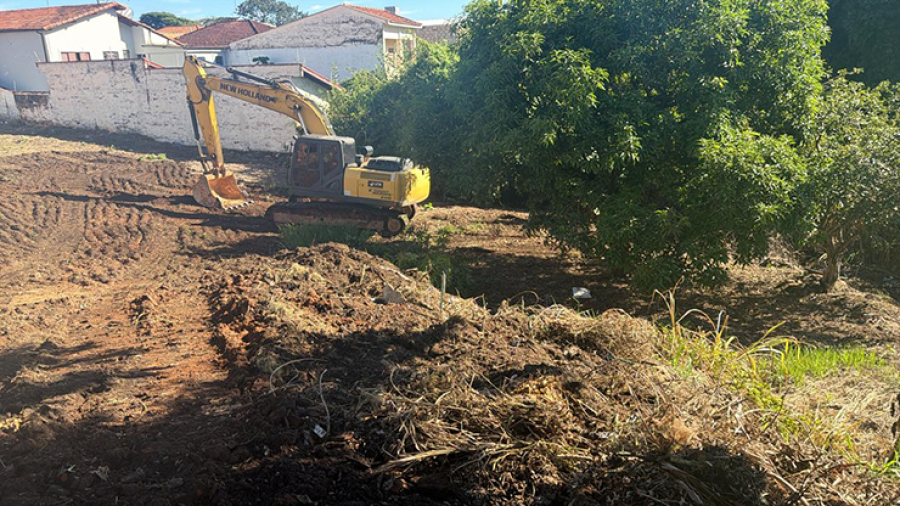 Canalização no Córrego Macaúbas inicia nova fase das obras do esgotamento