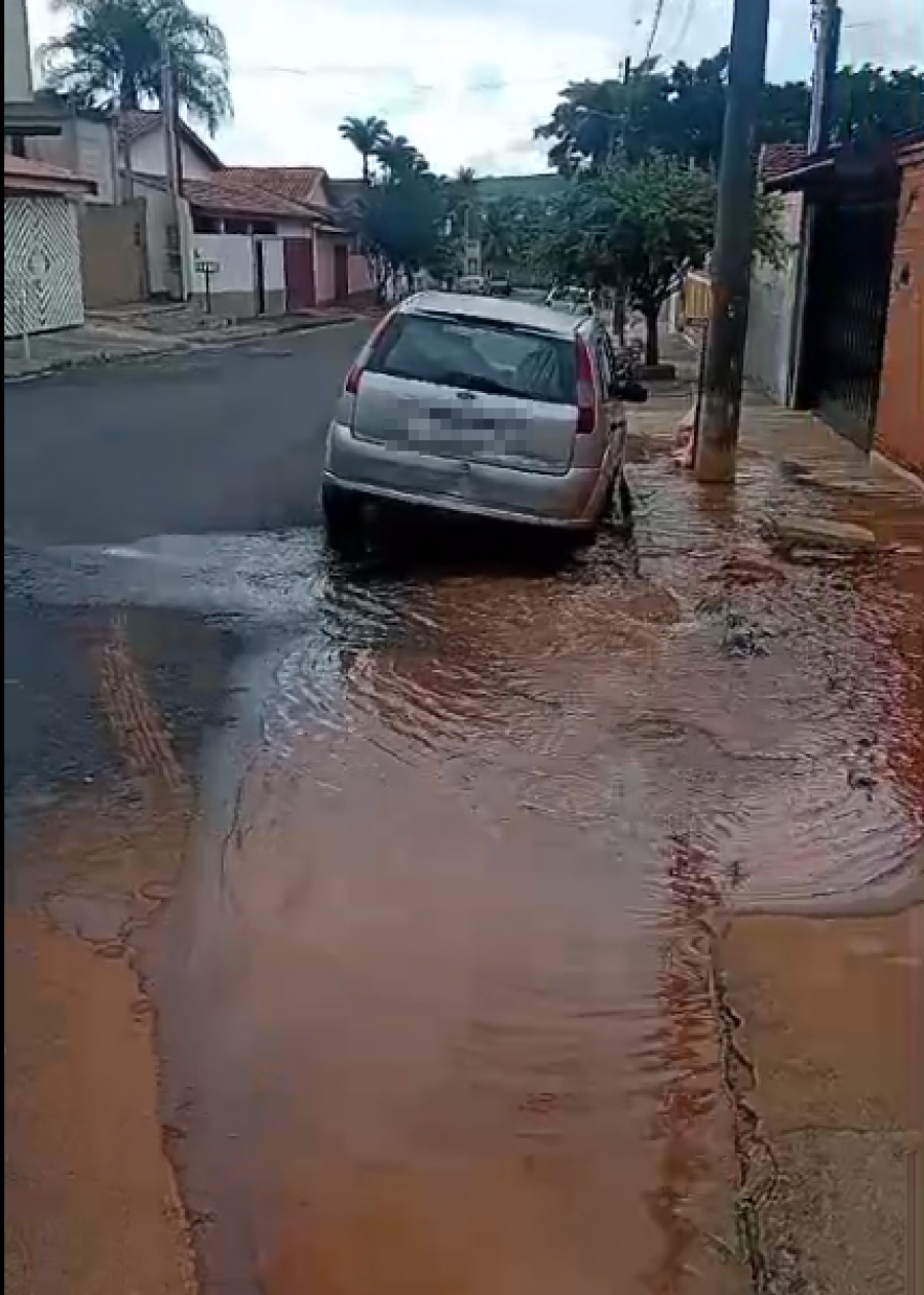 Rompimento de adutora interrompe abastecimento em bairros de São José do Rio Pardo