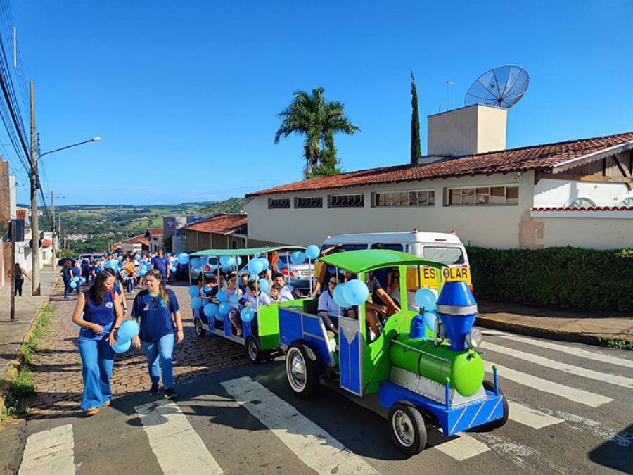 Caminhada marca abertura do Abril Azul em São José do Rio Pardo