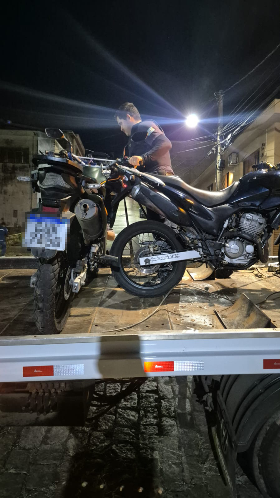 Motoqueiro é preso após tentar fugir de fiscalização e atropelar agente da GCM em São José do Rio Pardo