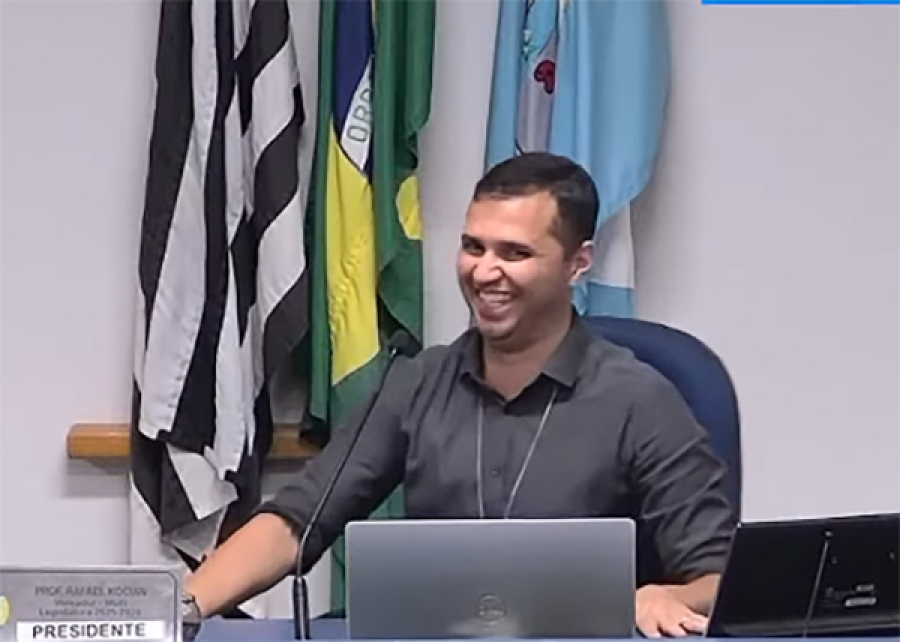 Vereador vota favorável a criar cargo e depois se inscreve no concurso