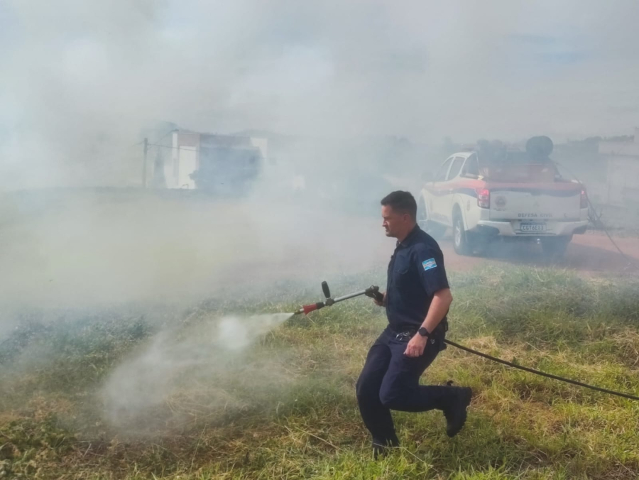 Incêndio de grandes proporções mobiliza GCM e Corpo de Bombeiros ao lado do Hospital da Unimed em São José do Rio Pardo