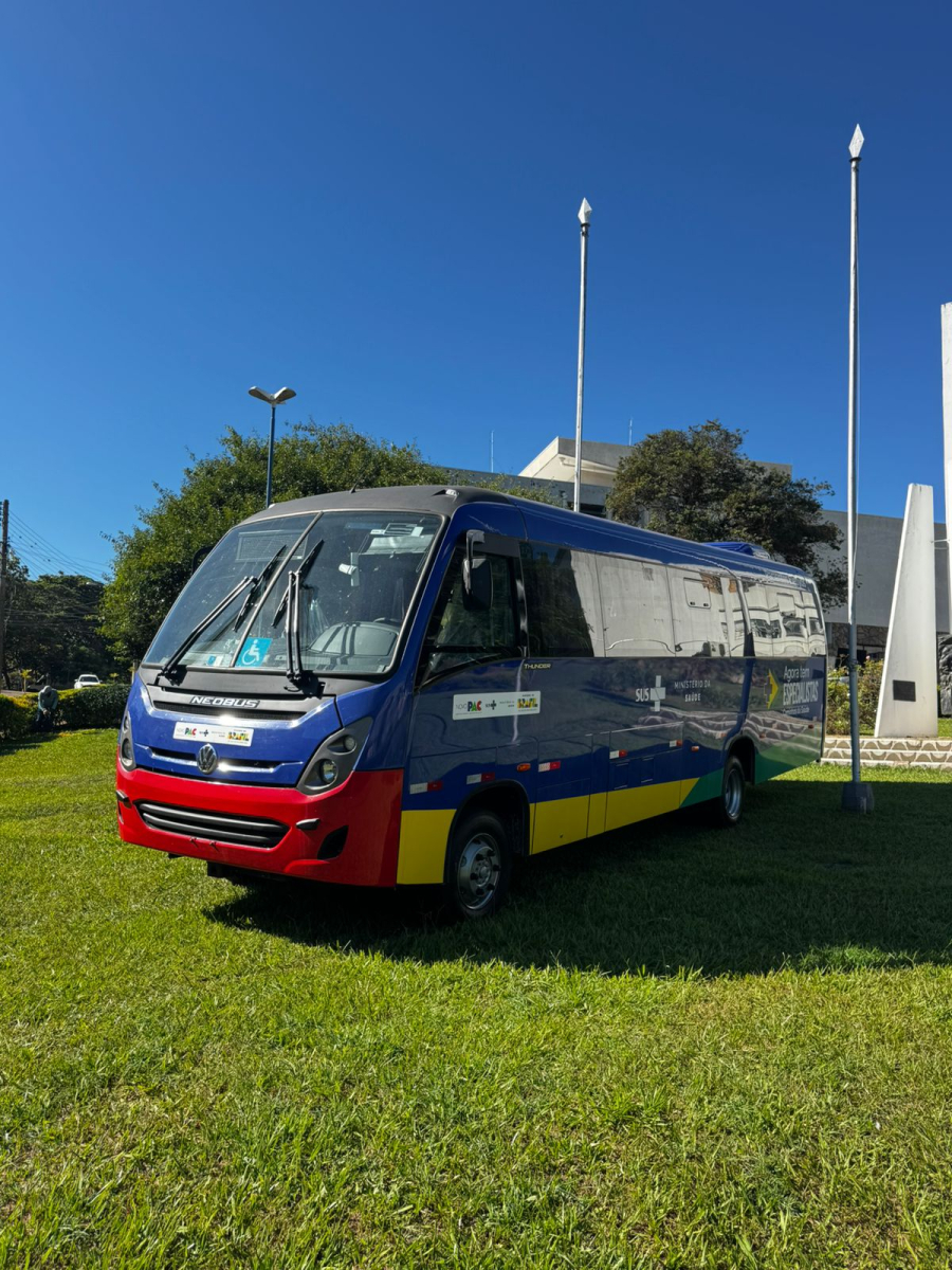 São José do Rio Pardo recebe novo micro-ônibus para transporte de pacientes do SUS