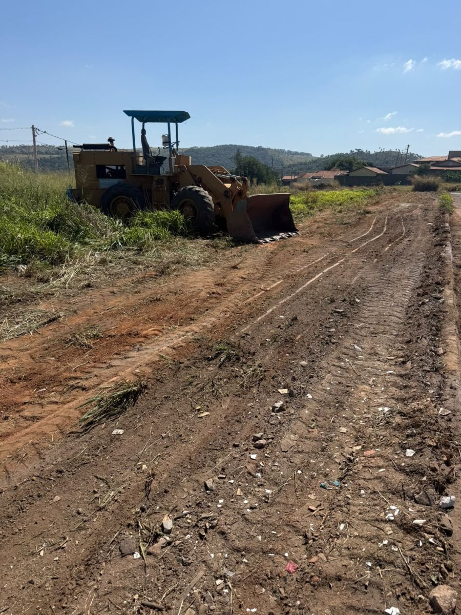 Prefeitura retira 15 caminhões de entulho de área usada para descarte irregular no São Bento