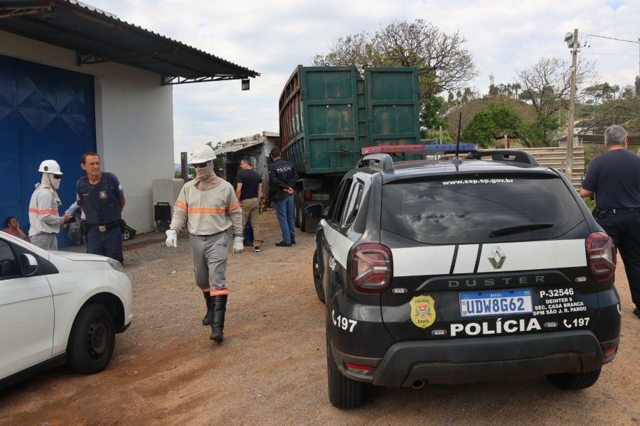 Operação fiscaliza ferro-velho e apreende materiais de origem suspeita em São José do Rio Pardo