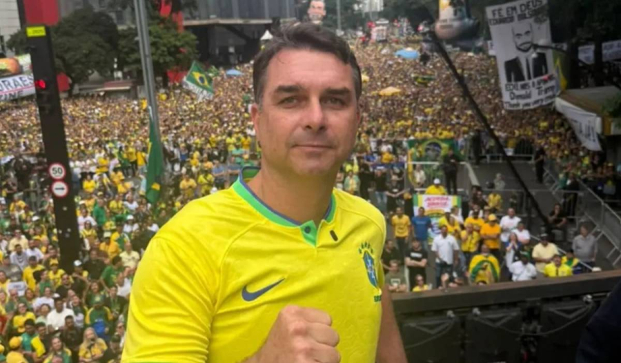 Flávio Bolsonaro lidera para presidente em São José e Mococa; Tarcísio vence para governador